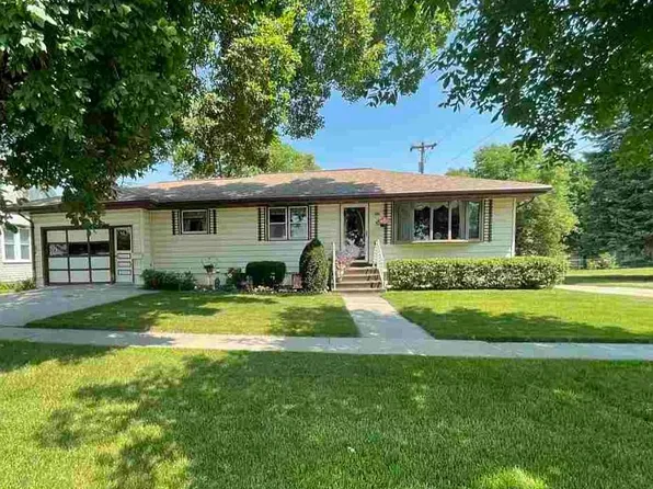 515 3rd St, Beemer, NE 68716