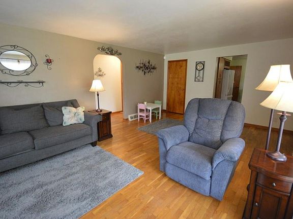 4th image of 212 Marshall Blvd