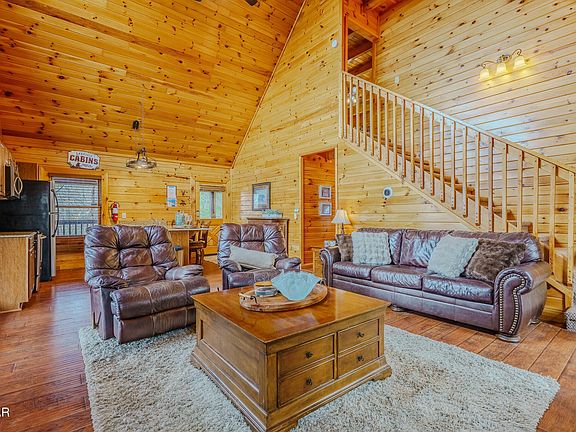 5th image of 1038 Willard Way