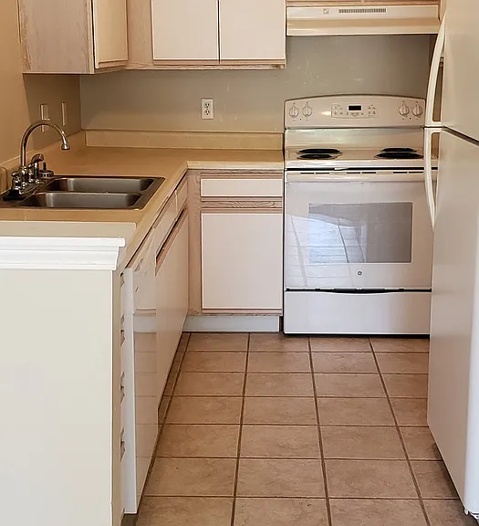 364 Morningside Dr — Photo 2