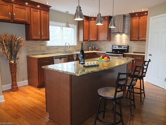 4th image of 149 Bierce St
