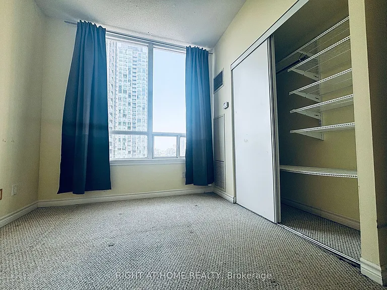 3504 Hurontario St #907 — Photo 19