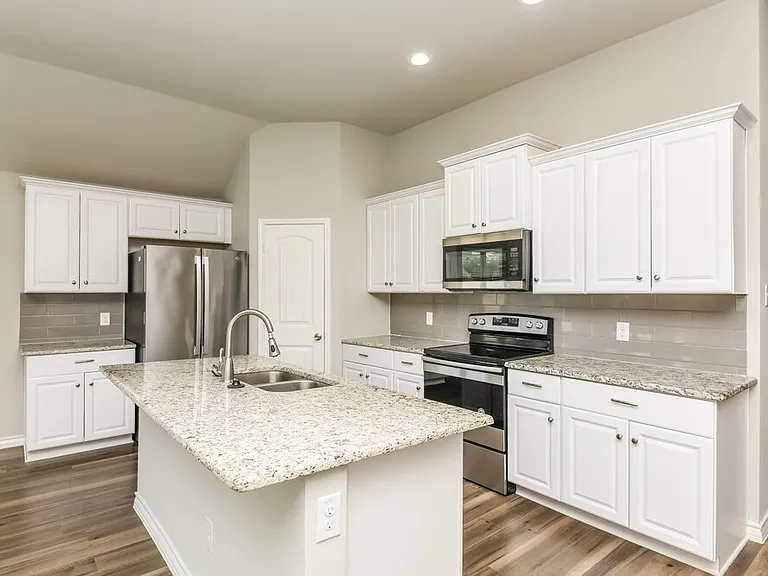 917 Linden Dr — Photo 6
