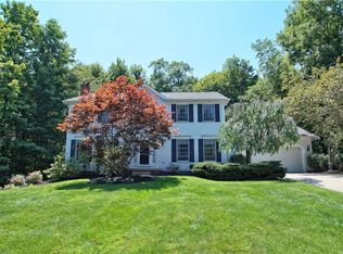 17596 Plum Creek Trl, Chagrin Falls, OH 44023