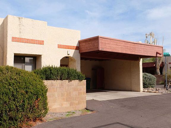 2nd image of 620 W Calle De Las Lomitas