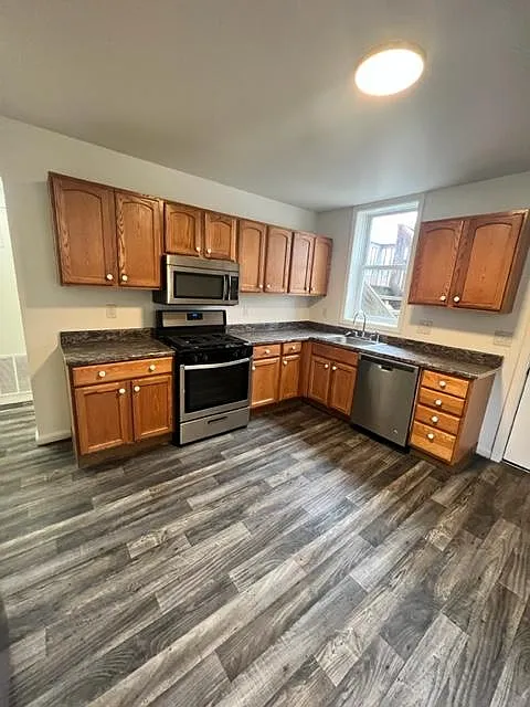 473 W 8th Ave APT 2 photo 1