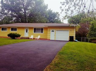 569 Pinnacle Rd, Rochester, NY 14623