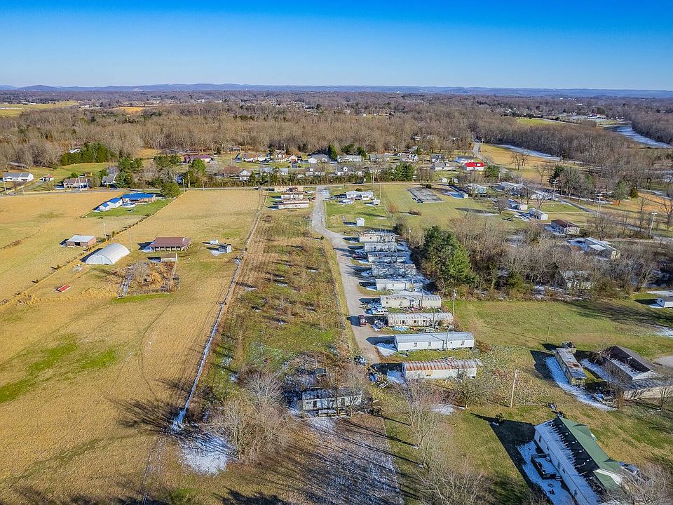 2nd image of 864 Anderson Ln