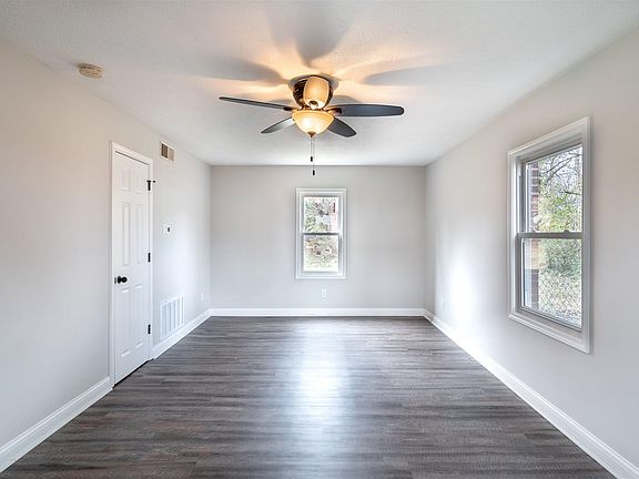 3rd image of 319 Polster Dr