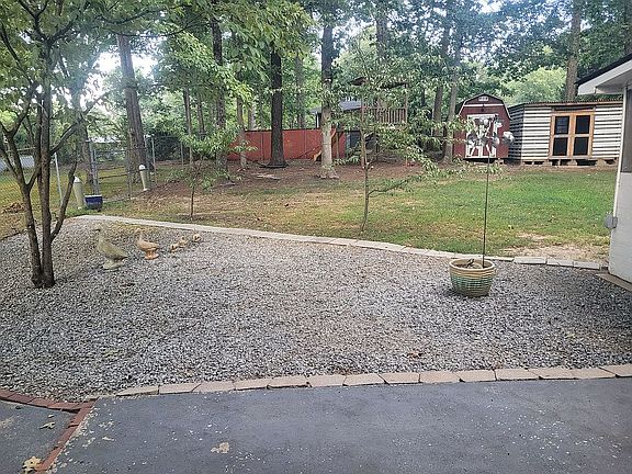 3rd image of 805 Hickory Ln