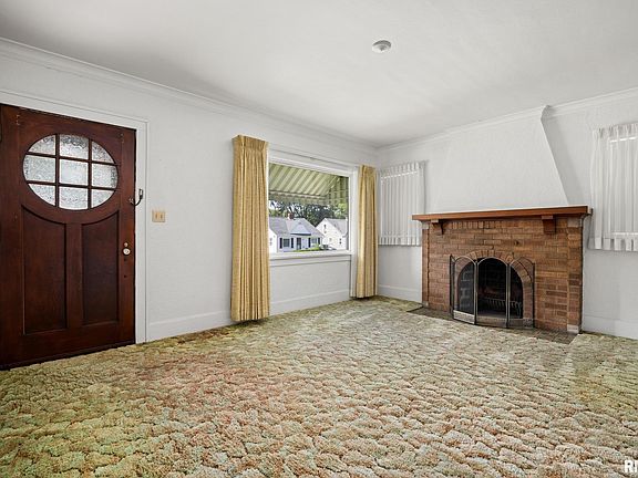 4th image of 905 E Corrington Ave