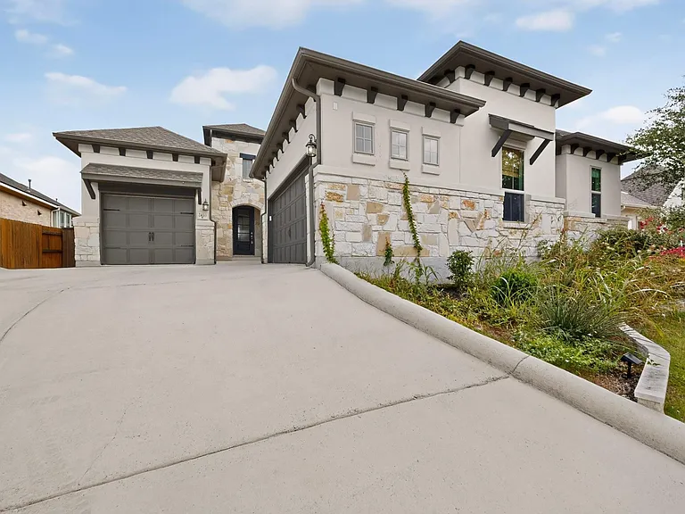 2433 La Mirada St — Photo 2