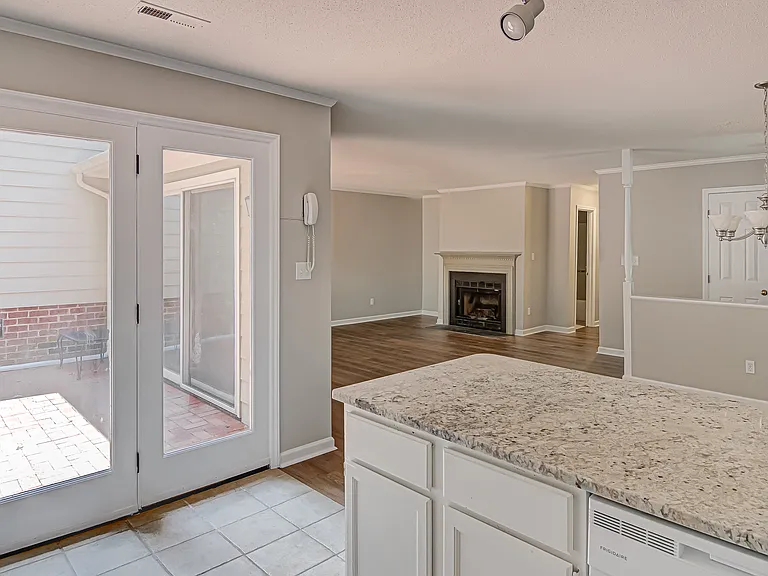 4639 Lawndale Dr — Photo 19