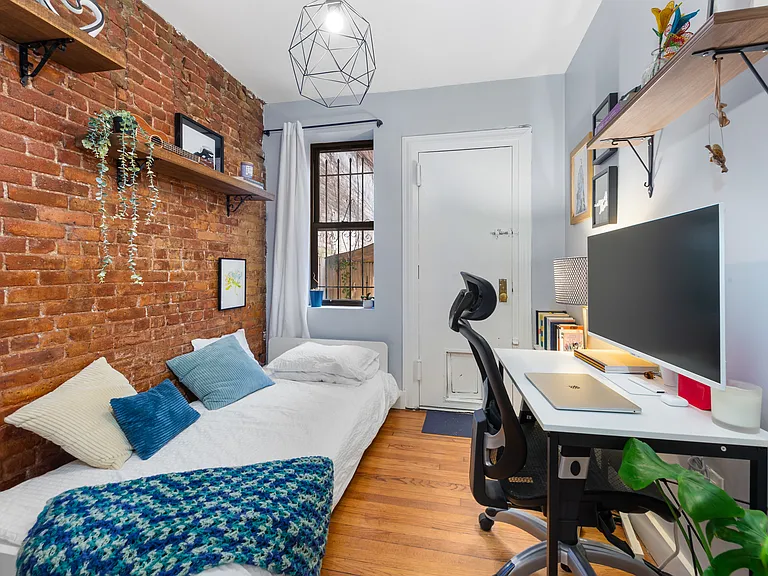 326 W 45th St #1 — Photo 9