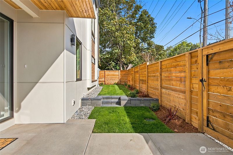 5th image of 542 N 104th Street