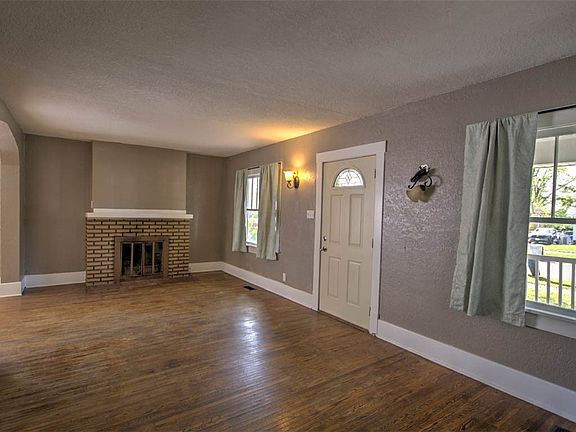 3rd image of 1336 W Riverview Ave