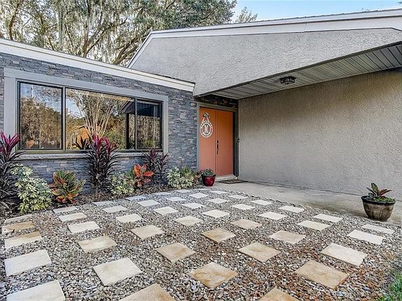 2nd image of 2943 Lake Saxon Dr