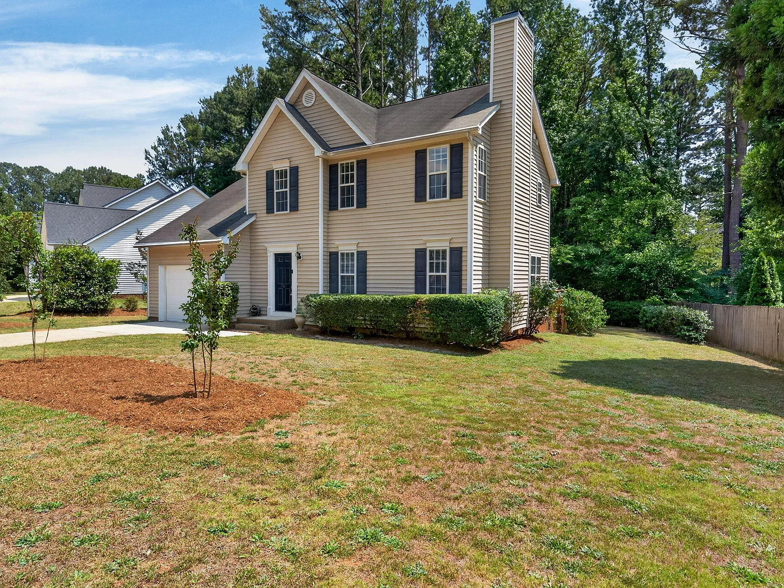 3 bed, 2.5 bath, 1900 sqft, $1,895 — Photo 4