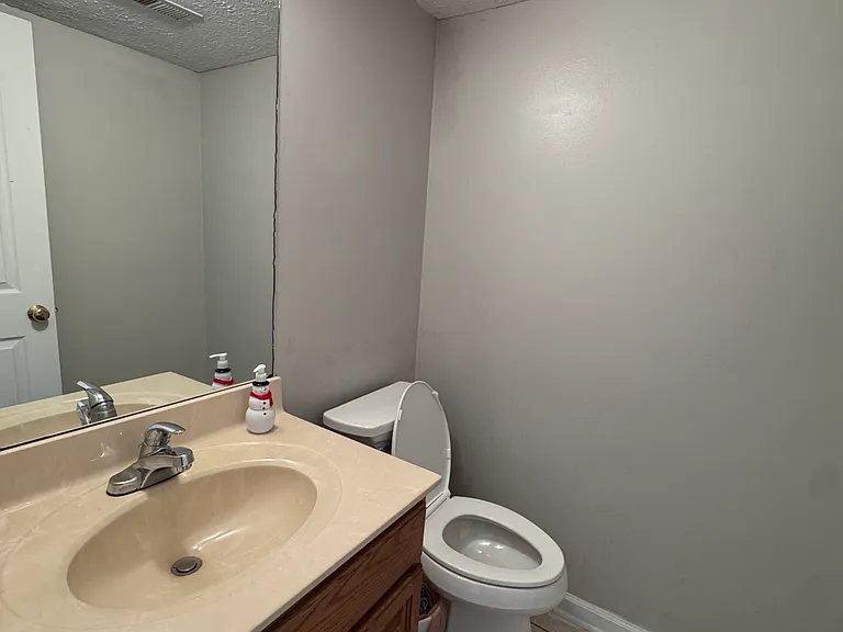 2101 Sovereign Ln — Photo 16