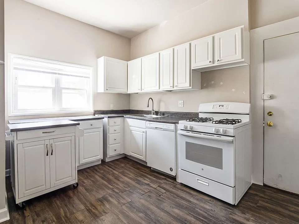 862 N. Marshfield Ave.