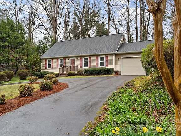 2nd image of 206 Sherwood Pl #8