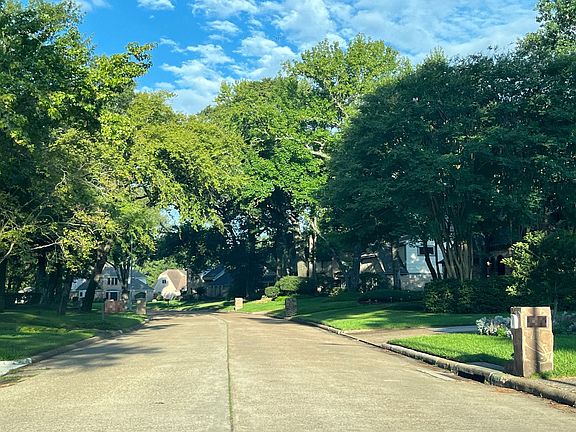 4th image of 7703 Hurst Forest Dr