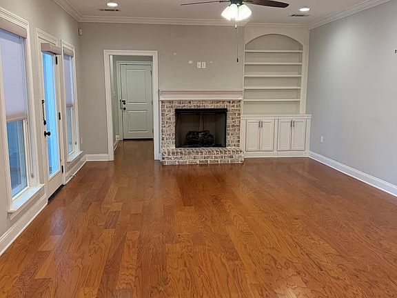 3rd image of 207 Thistle Ln