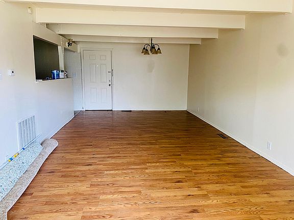 2nd image of 915 N 70th St