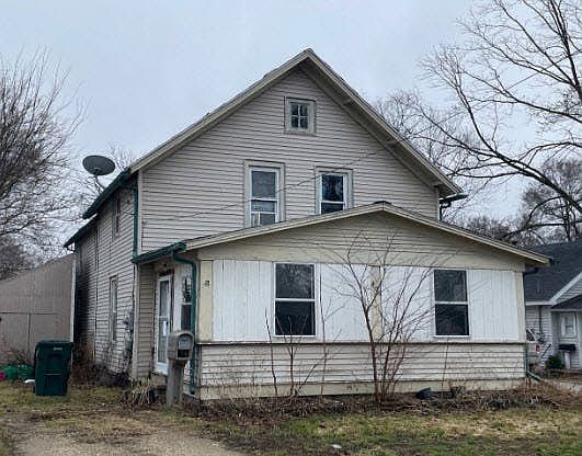 2nd image of 406 E Hodge Ave
