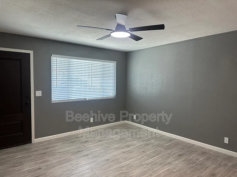 2 bed, 1.0 bath, 990 sqft, $1,399 — Photo 3