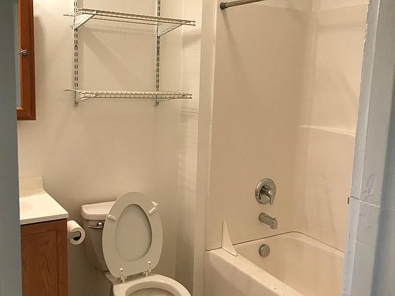 3835 Hiawatha #6 bathroom_11142018