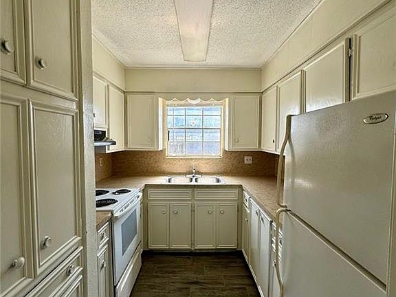 4th image of 512 Gastel Cir #1