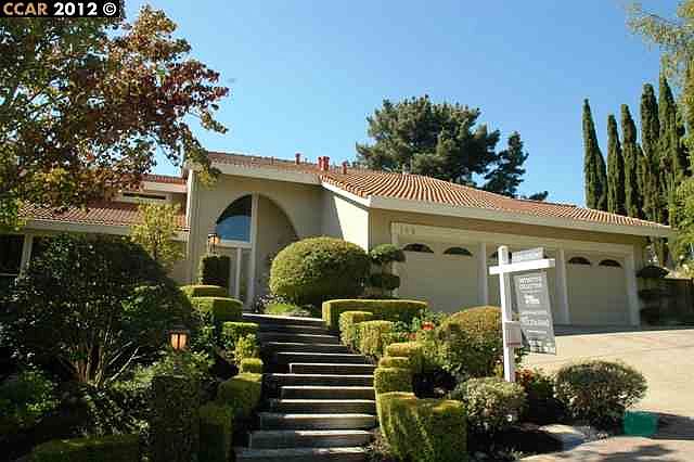 1st image of 160 Sandringham Dr S