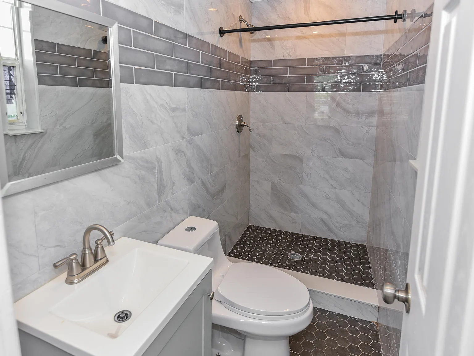 Studio, 1.0 bath, 200 sqft, $1,300 — Photo 4
