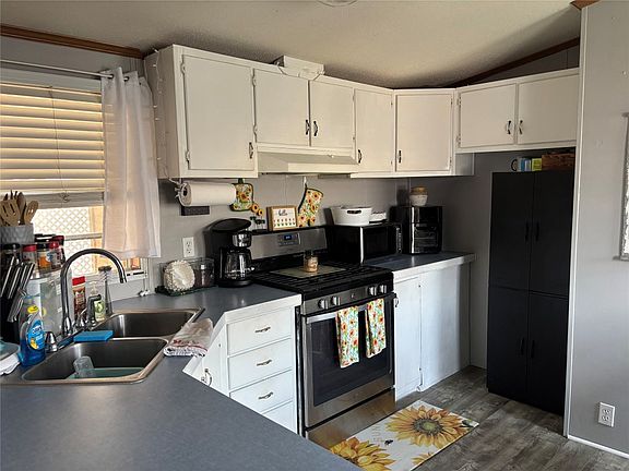 5th image of 2724 Green Acre Dr