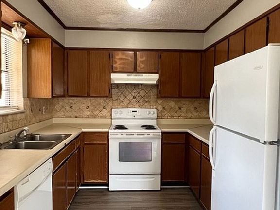 5th image of 107 Vieux Orleans Cir APT D