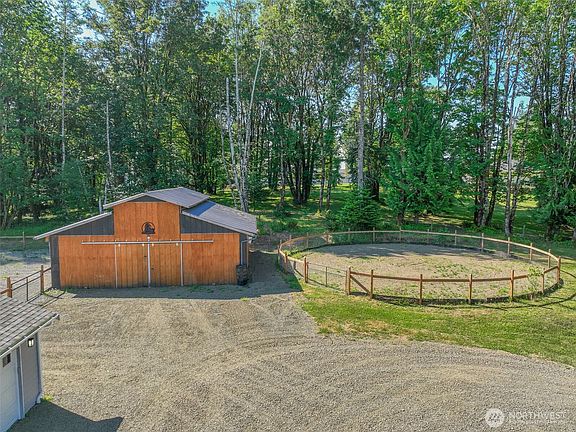 3rd image of 10 Maple Lane