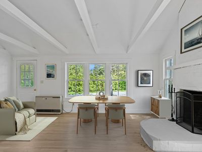 130 Wing Rd, Oak Bluffs, MA, 02557