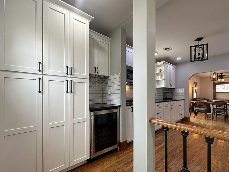 315 W 8th St — Photo 13