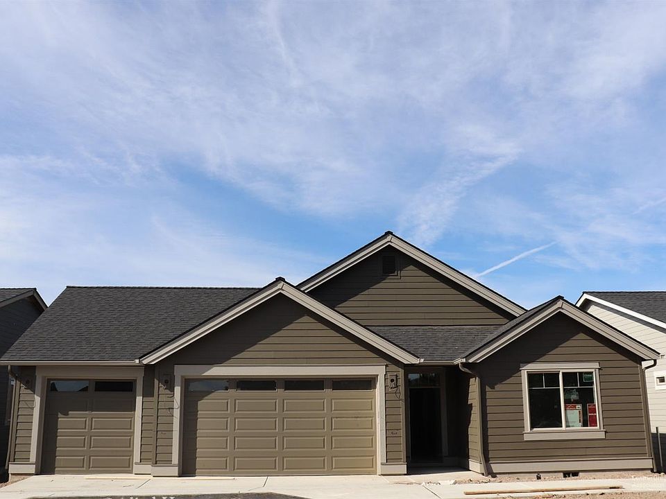 1st image of 1041 NE Sunrise St Lot 90