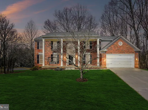 5402 Heatherford Ct, Fairfax, VA 22030