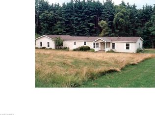 8241 Dawn Rd SW, Sherrodsville, OH 44675