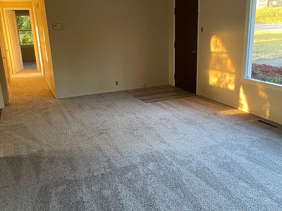 5th image of 11643 Silverdale Way NW