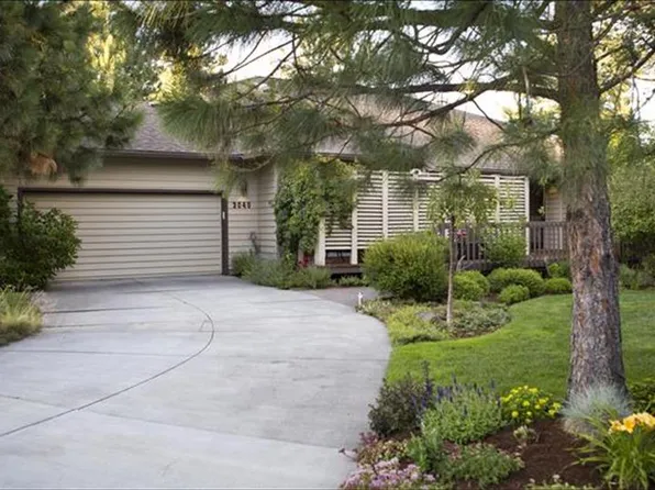 3040 NW Clubhouse Dr, Bend, OR 97703