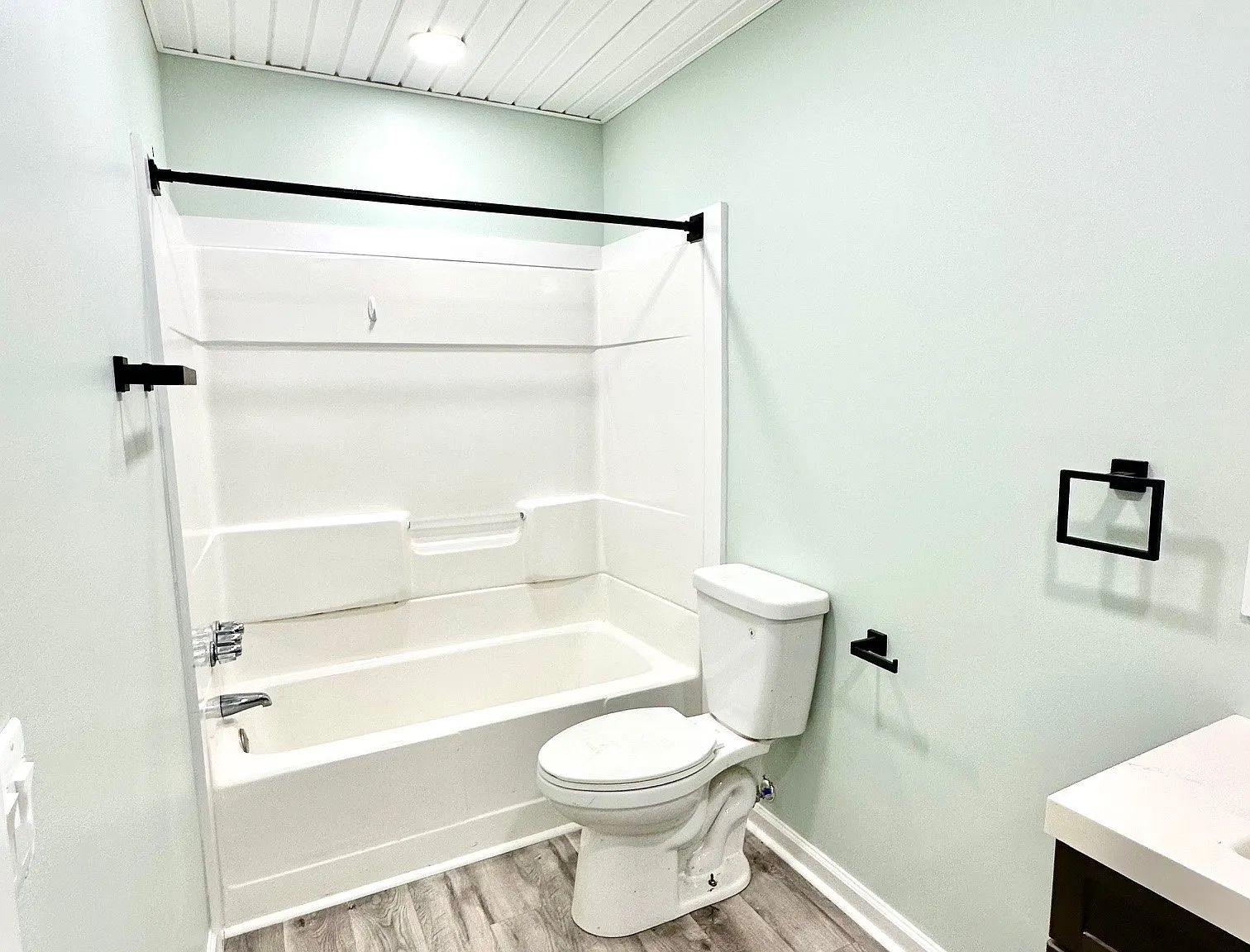 160 Sylvania St Beechmont Apts — Photo 4