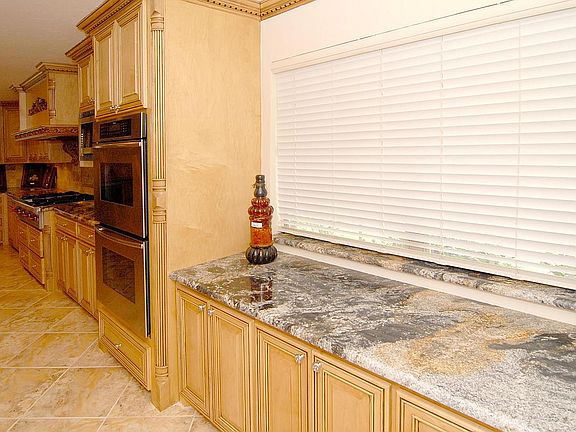 4th image of 11532 Royalshire Dr