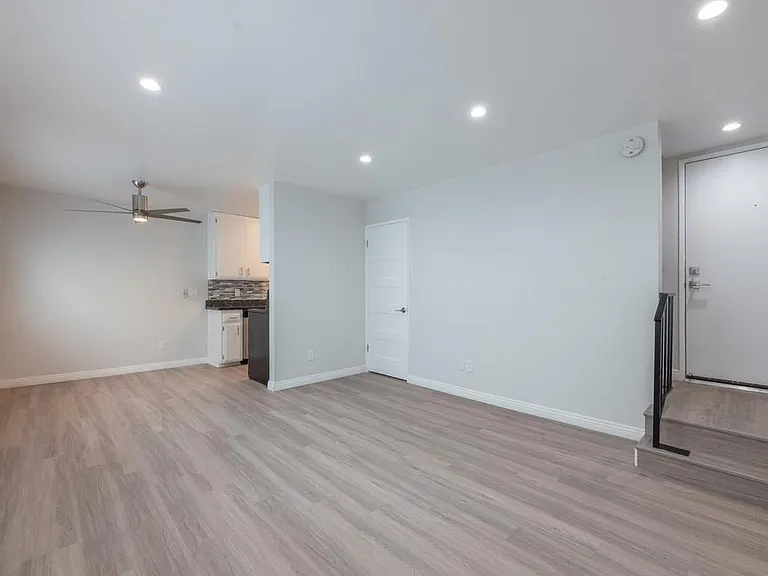 14417 Tiara St #103 — Photo 5