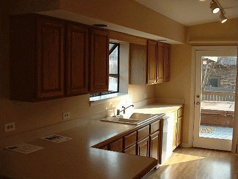 5th image of 345 Bellaire Ave