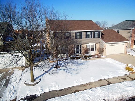 3rd image of 27W206 Waterford Dr