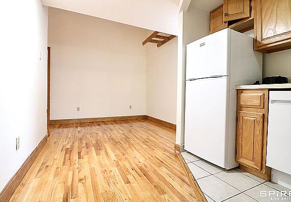 5th image of 457 W 50th St APT 4W